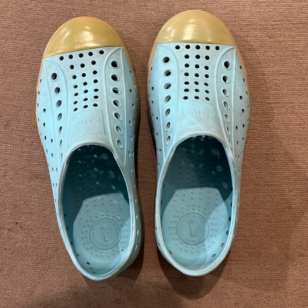 Native child size 12 blue shoes